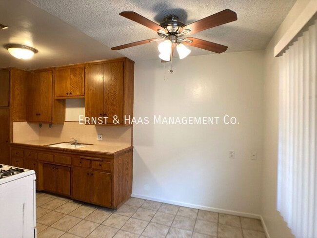 Building Photo - Charming 1 Bedroom Unit Located in Prime L...