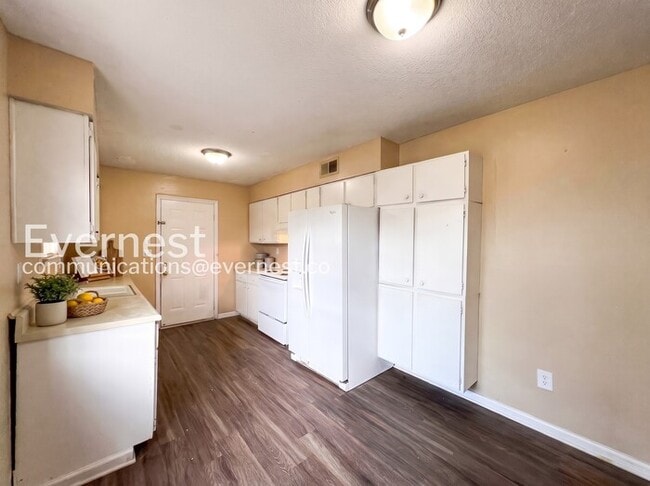 Foto del edificio - 3669 Hillbrook Rd