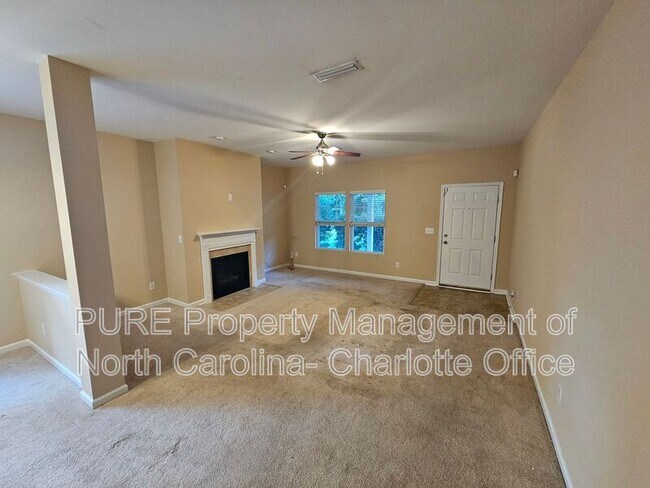 Building Photo - 1831 Yaupon Rd