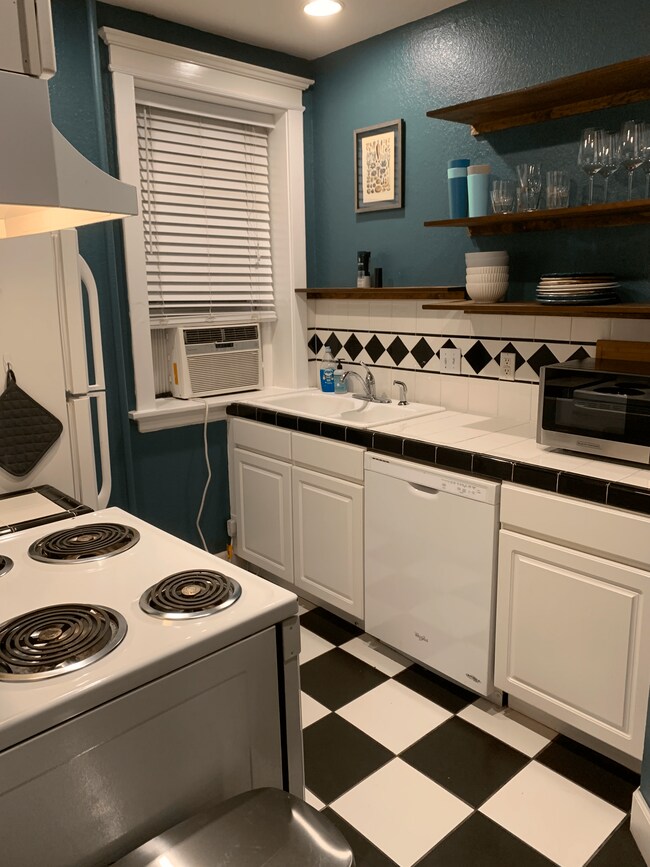 Kitchen - 1475 N Humboldt St