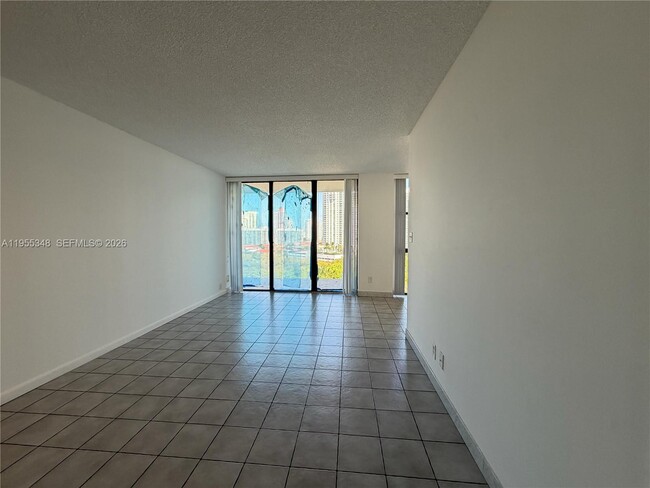 Foto del edificio - 18181 NE 31st Ct