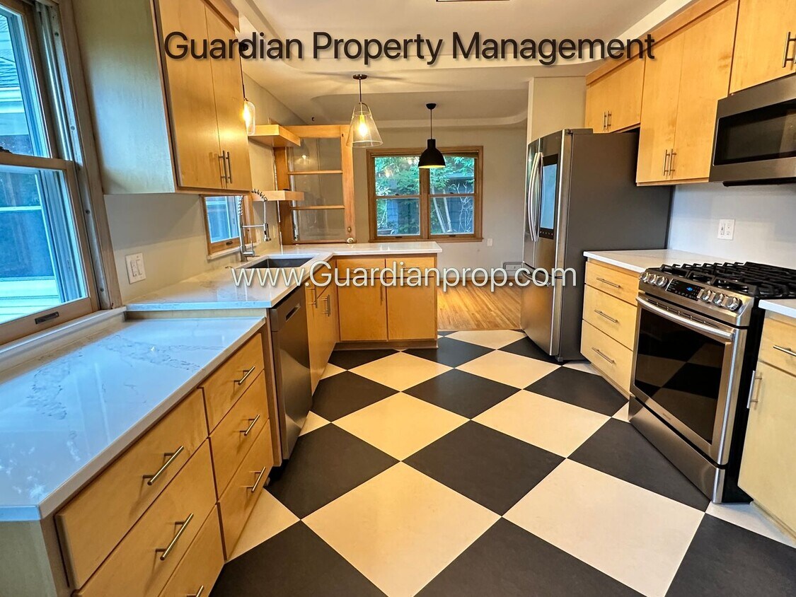 Foto principal - South Minneapolis Single Family Home, Fenc...