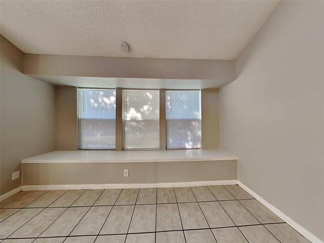 Building Photo - 13555 Gaby Virbo Dr