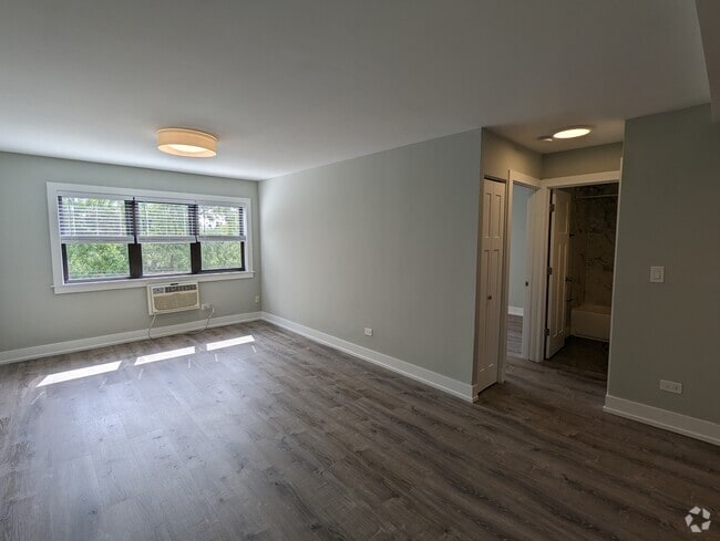 Building Photo - 511 W Barry Ave