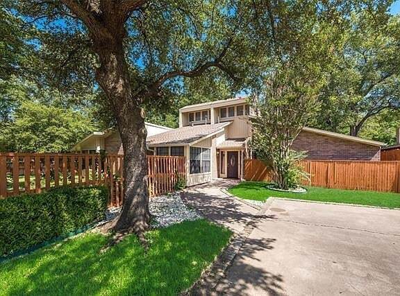 Photo - 301 Centennial Blvd House