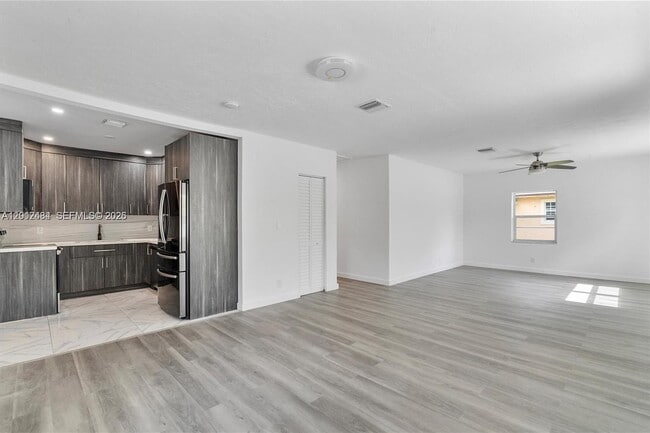 Foto del edificio - 1169 NW 114th St