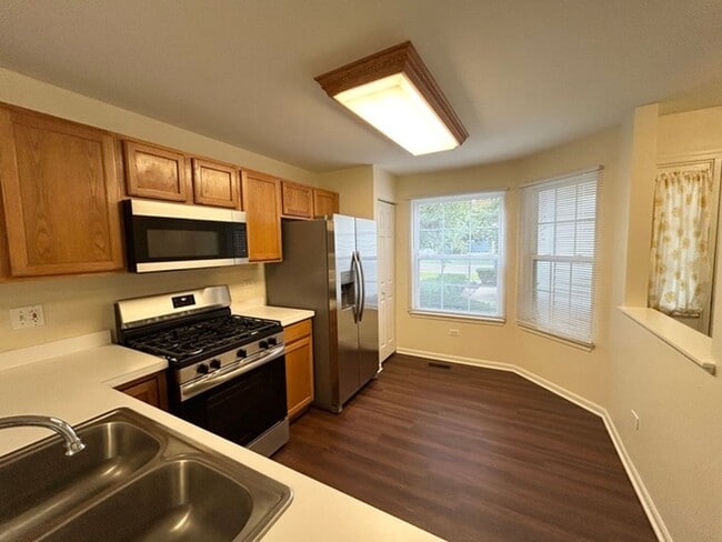 Foto del edificio - **MOVE IN BY DECEMBER 1ST AND RECEIVE FREE JANUARY RENT!**