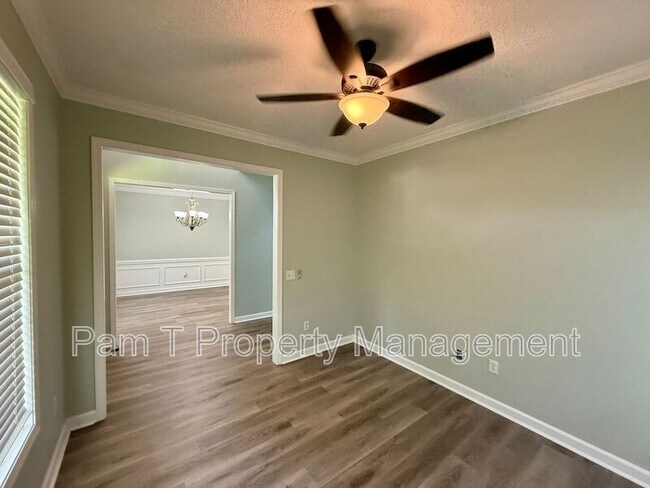 Building Photo - 674 Bristol Way