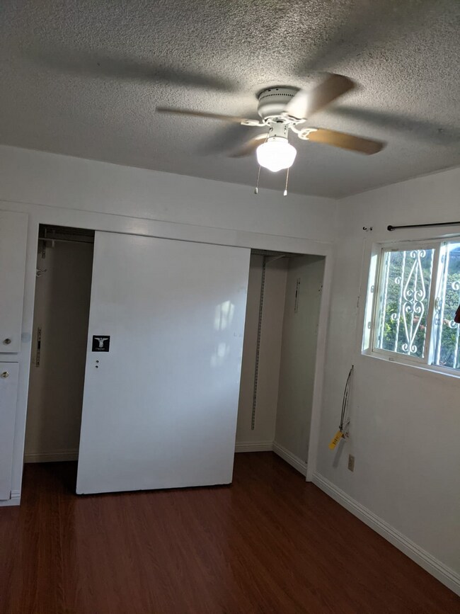 Dormitorio - 3319 Livonia Ave