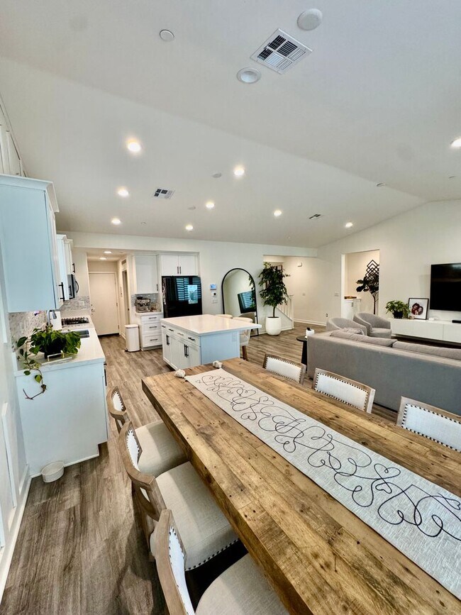 Foto del edificio - 5 Bedroom Home for Rent in Winchester