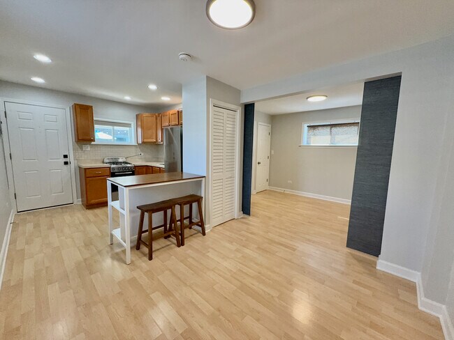 Foto del edificio - 5128 W Carmen Ave