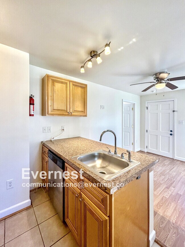 Foto del edificio - 3100 E Marshall St