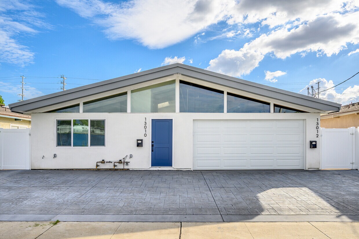 Foto principal - 13010 Hartland St