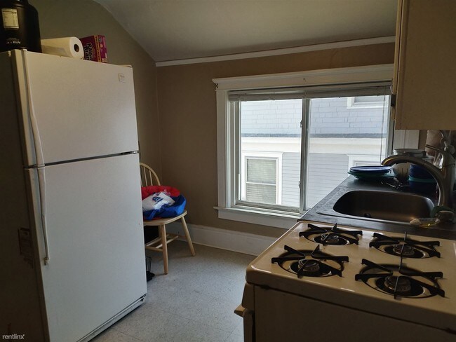 Building Photo - 1 br, 1 bath  - 706 Emmet St Unit 3