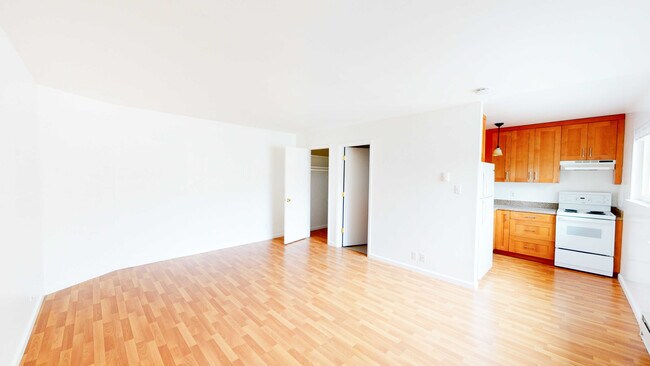 Building Photo - 2640 Greenwich St