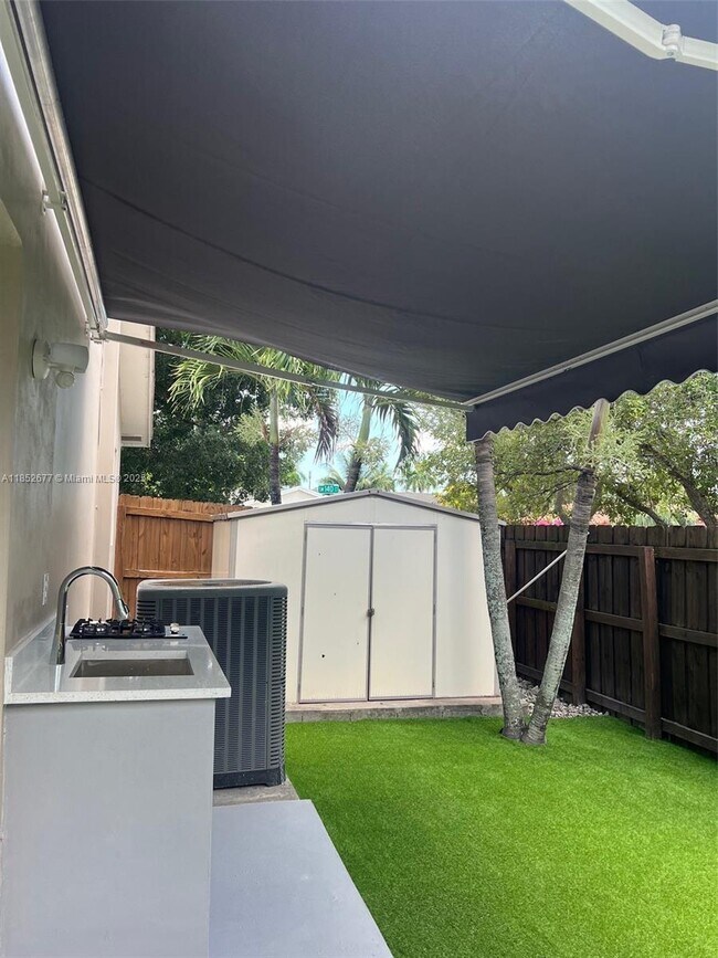 Foto del edificio - 5004 SW 140th Ct