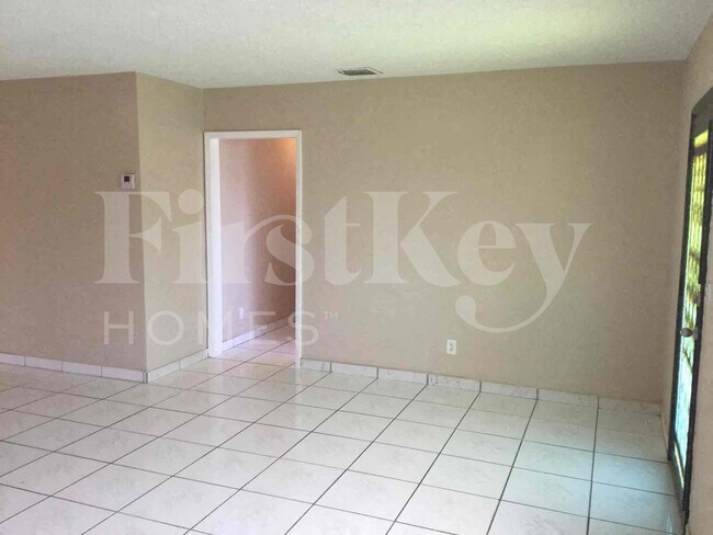 Foto del edificio - 855 W 72nd St