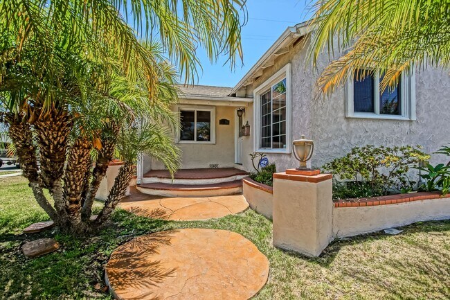 Foto del edificio - CHARMING, BRIGHT & AIRY HOME ON LARGE CORN...