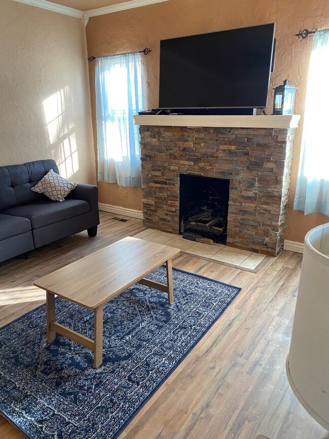 Foto del edificio - 2 br, 1 bath House - 209 S. Lea (141)