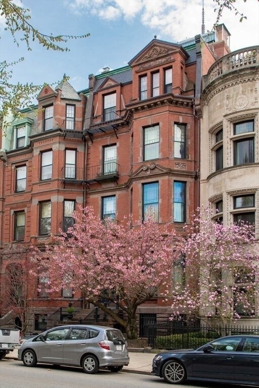 Foto del edificio - 302 Commonwealth Ave