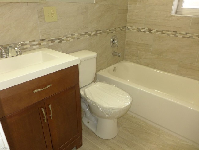 Building Photo - 2 br, 1 bath Apartment - Sumner Place