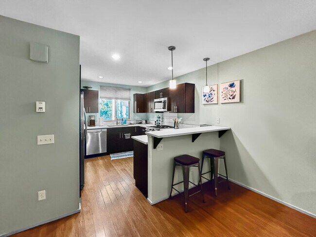 Foto del edificio - 2445A 55th Ave SW