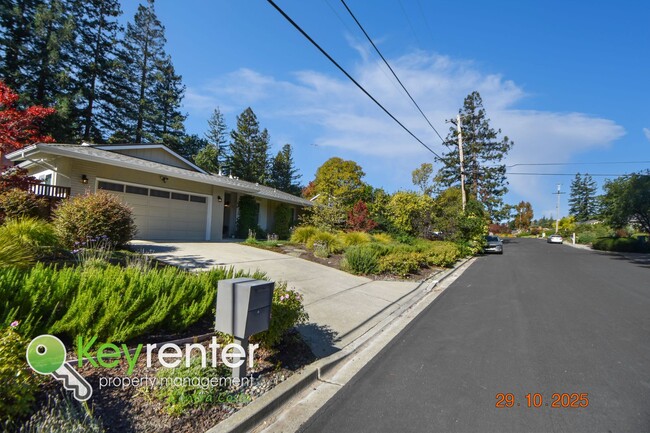 Foto del edificio - Welcome to Your Lafayette Retreat — Where ...