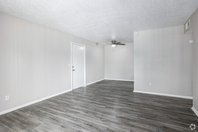 B2 - 2BD, 2BA - 925SF - Living Room - Bryan Hill