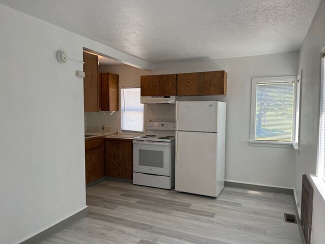 Building Photo - 1120-1130 NE Shaw Street