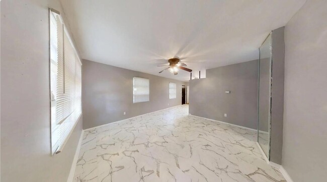 Building Photo - 4123 W 19th Pl