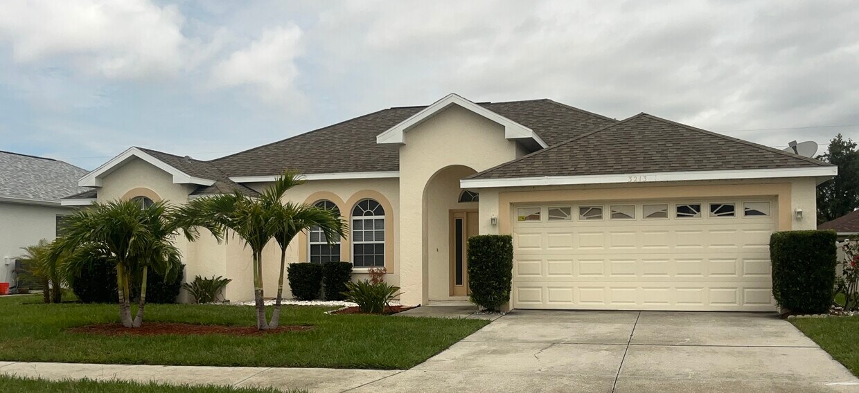 Foto principal - 3213 45th Ave E