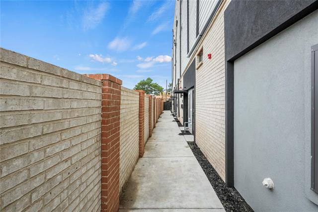 Building Photo - 521 Melba St