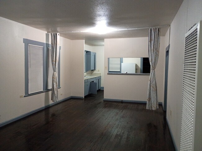Foto del edificio - 719 Rigsby Ave