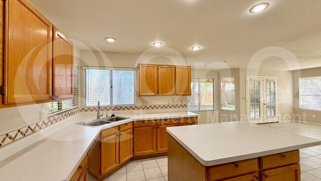 Foto del edificio - 951 N Kenwood Ln