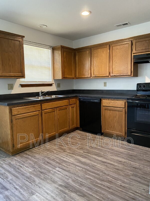 Building Photo - 314 3rd St
