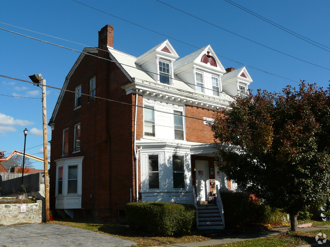 Building Photo - 9-13 Noxon St