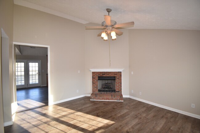 Foto del edificio - Updated 3 Bedroom and 2 Bath Home (No Pets)