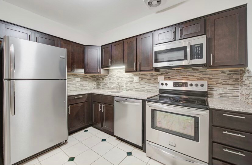 Foto principal - 2323 S Goebbert Rd