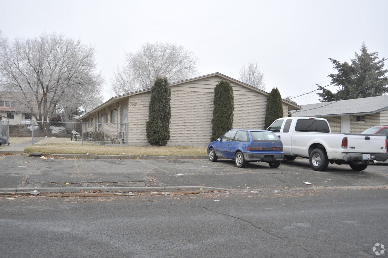 Building Photo - 1005 S 41st Ave, Yakima, WA 98908
