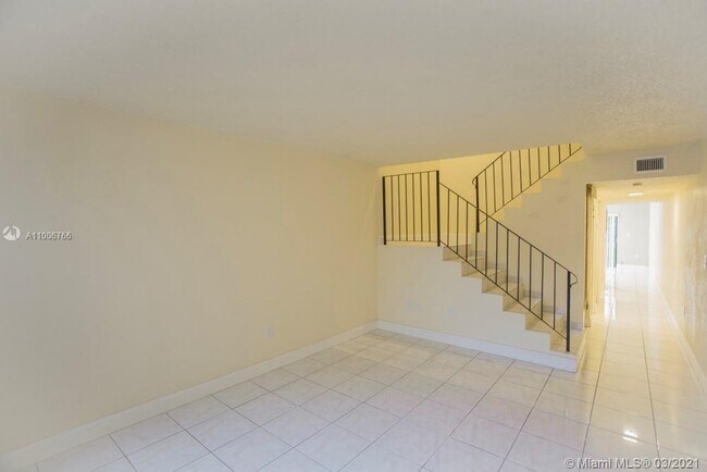 Building Photo - 1622 NE 151st St