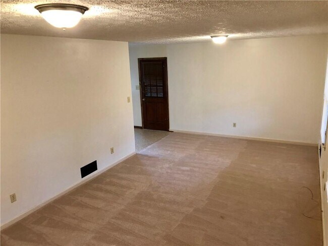 Foto del edificio - 215 Fayetteville Rd