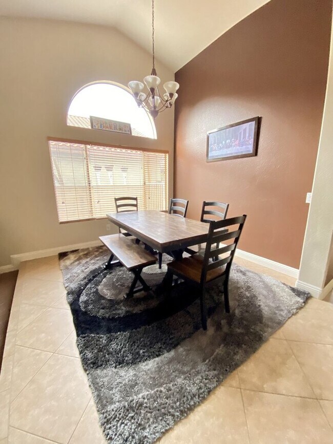 Building Photo - AMAZING HOME IN CORONA!