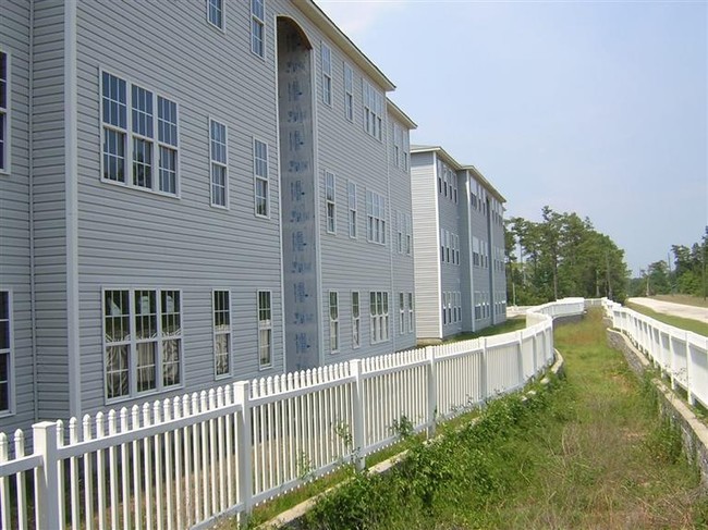 Building Photo - Carolinian East