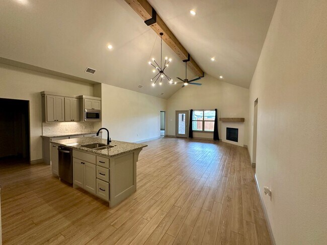 Foto del edificio - Self Showing - Beautiful 4 Bed 2 Bath - Co...