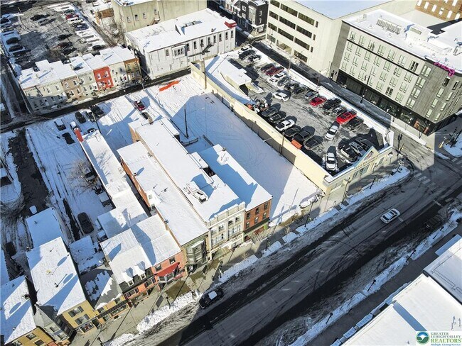 Building Photo - 1015 Hamilton St