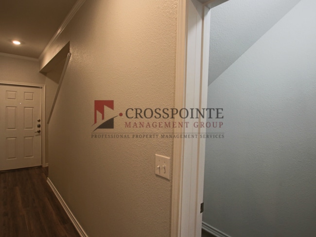 Building Photo - Stunning 2 Bed 2.5 Bath 1 Car Garage Townhome in Tyler!