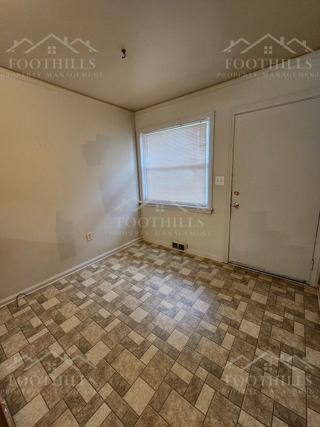 Building Photo - 2712 Cedar Ln