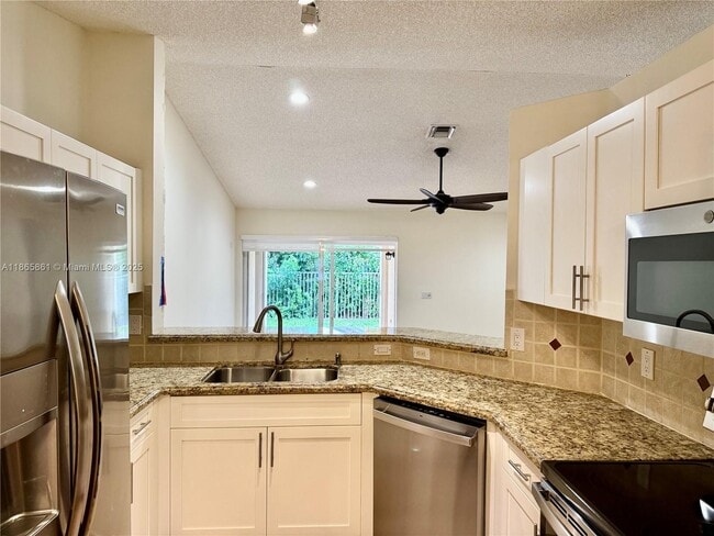Building Photo - 4272 Pine Ridge Ct