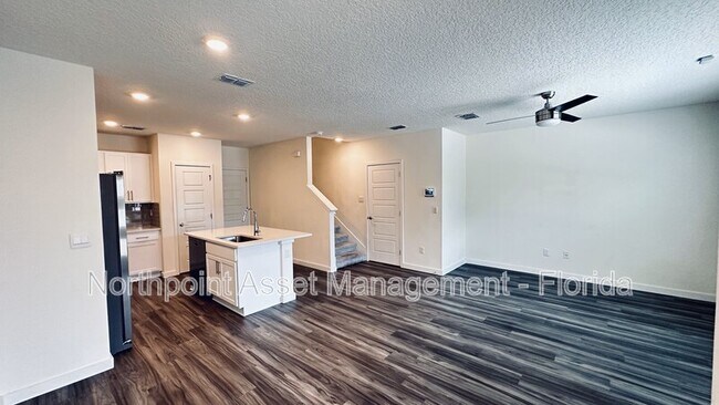 Foto del edificio - 191 E Warren Ave