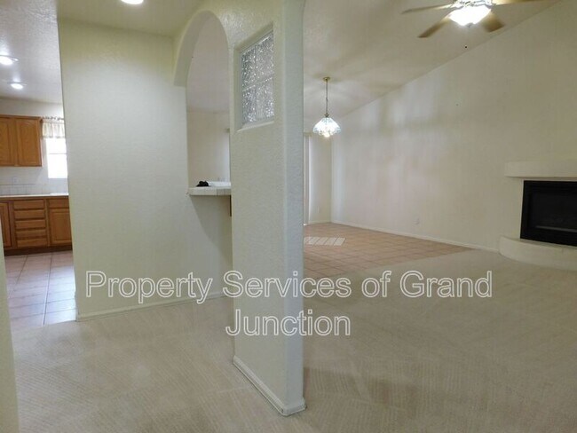 Foto del edificio - 618 Shadowbrook Dr